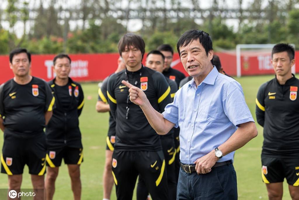 今夏克洛普批准了引进远藤航的交易，他认为这位日本中场是“完美、认真、价格便宜的顶级职业球员”，这笔签约在本赛季发挥了重要作用。